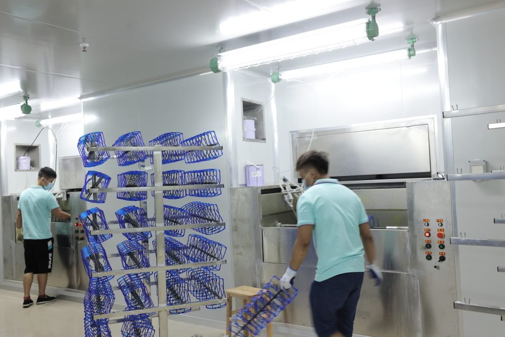 Bisoneyewear factory photo